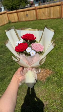 Crochet flower bouquets