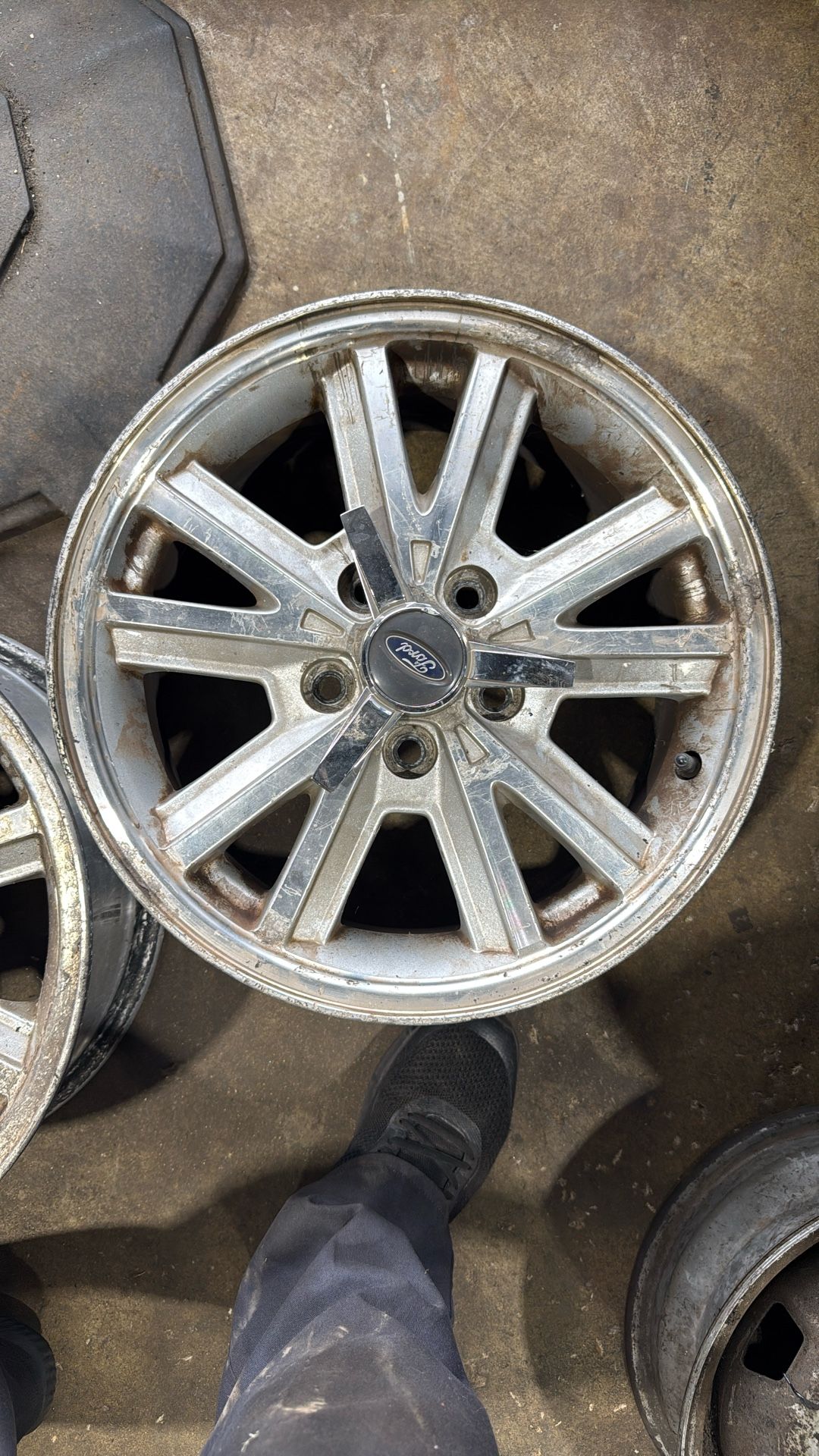 16 Inch Ford Rims (4)