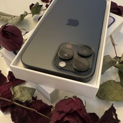 MINT IPHONE 16 PRO MAX 1TB UNLOCKED W/ BONUS APPLE CARE