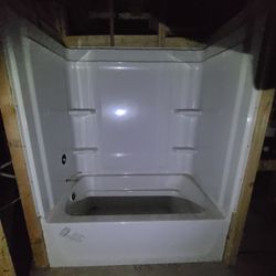 Sterling Medley 60x30 Bathtub + Wall Kits