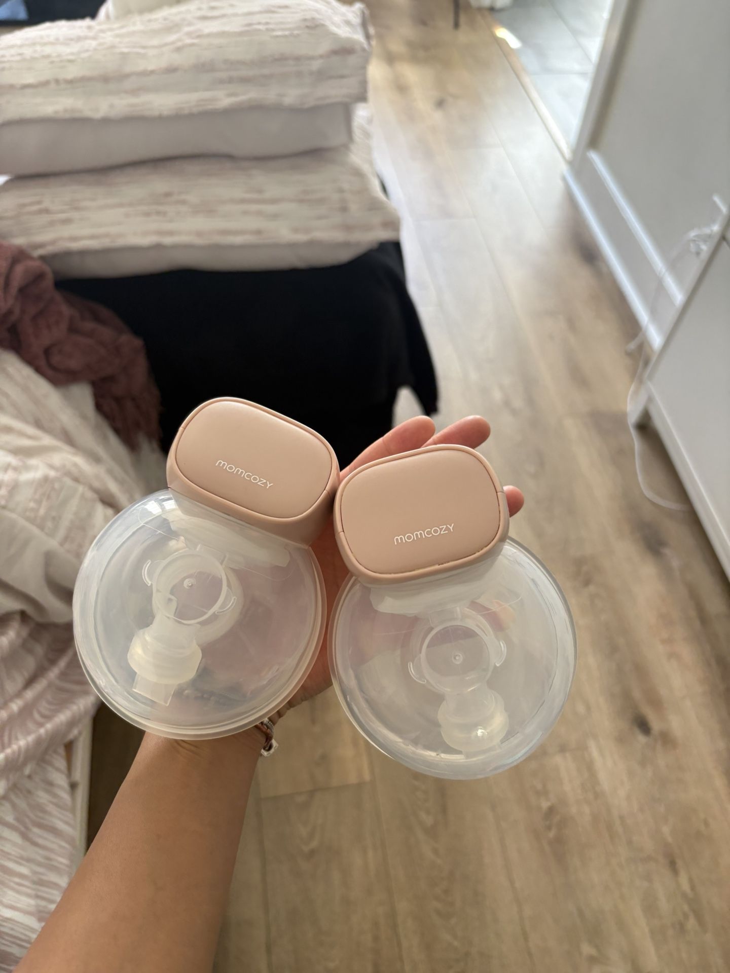 Momcozy batteries