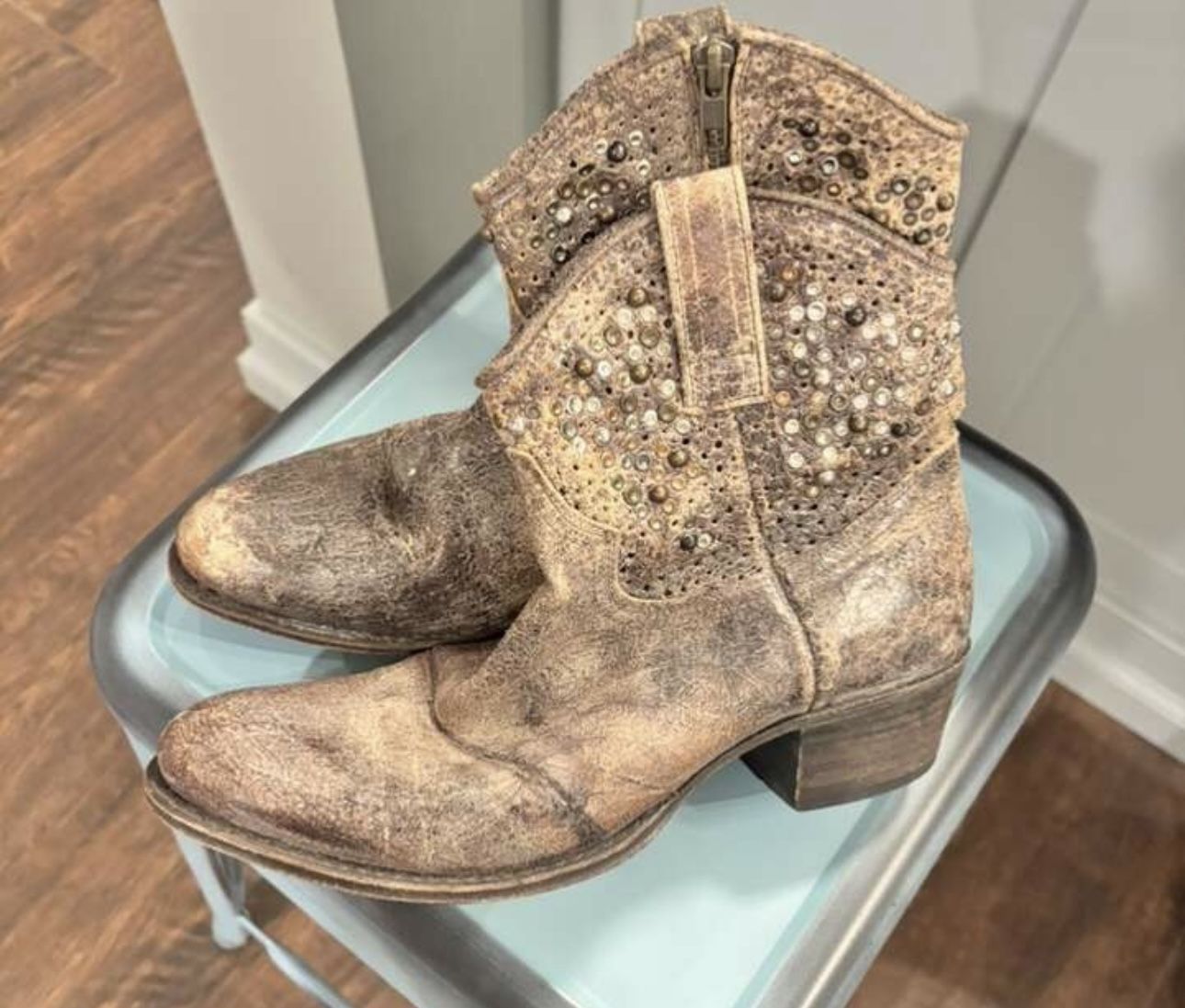 Women's Vintage Frye Boots Size 7. Great condition would make a fin Christmas gift!