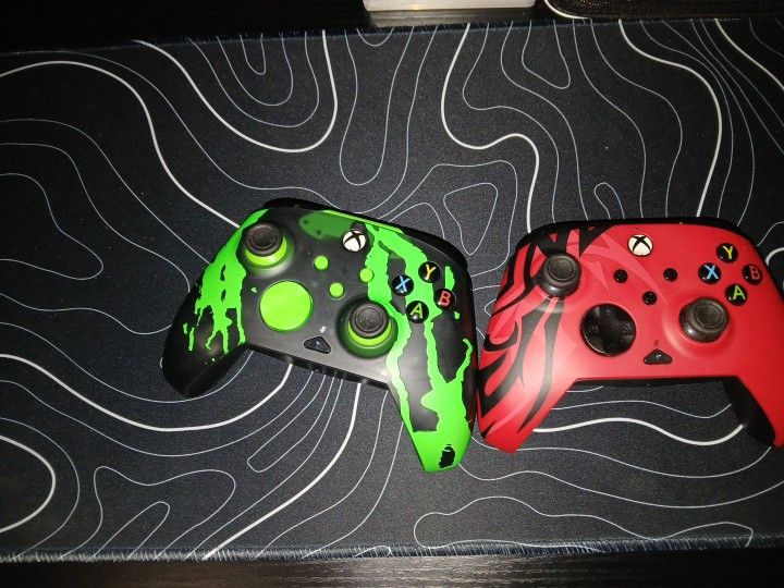 2 Wired Xbox One Controllers 