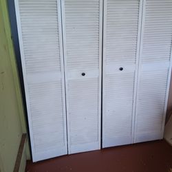 WHITE BI FOLD CLOSET DOORS