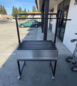Asador de carbón de 36” con patas desmontables