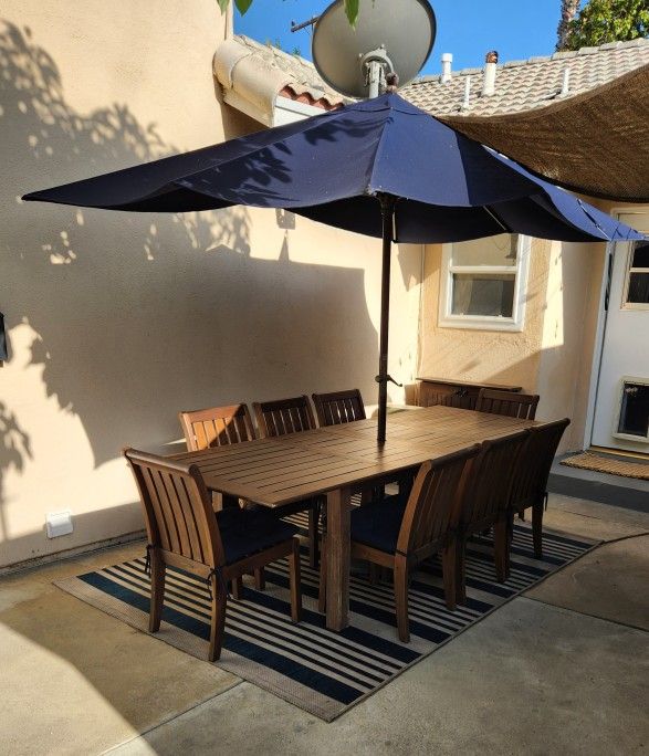 Pottery Barn Chatham Outdoor Dining Table & Chairs