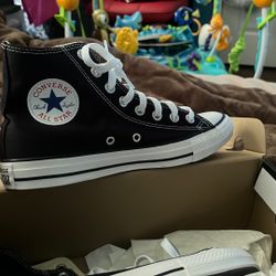 Brand New Converse WOMENS 8.5 MENS 6.5 
