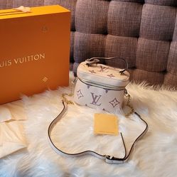 Crossbody Bag Comes With Dust Bag And Box