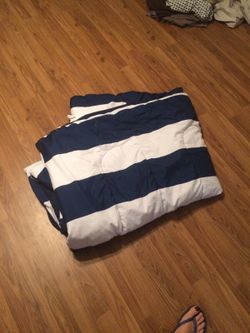 Twin size stripped comforter navy and white