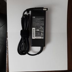 Hp Laptop Charger 90W 19V x 4.74A at Davie
