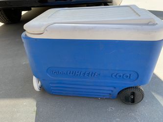Reduced - Igloo Wheelie Cooler