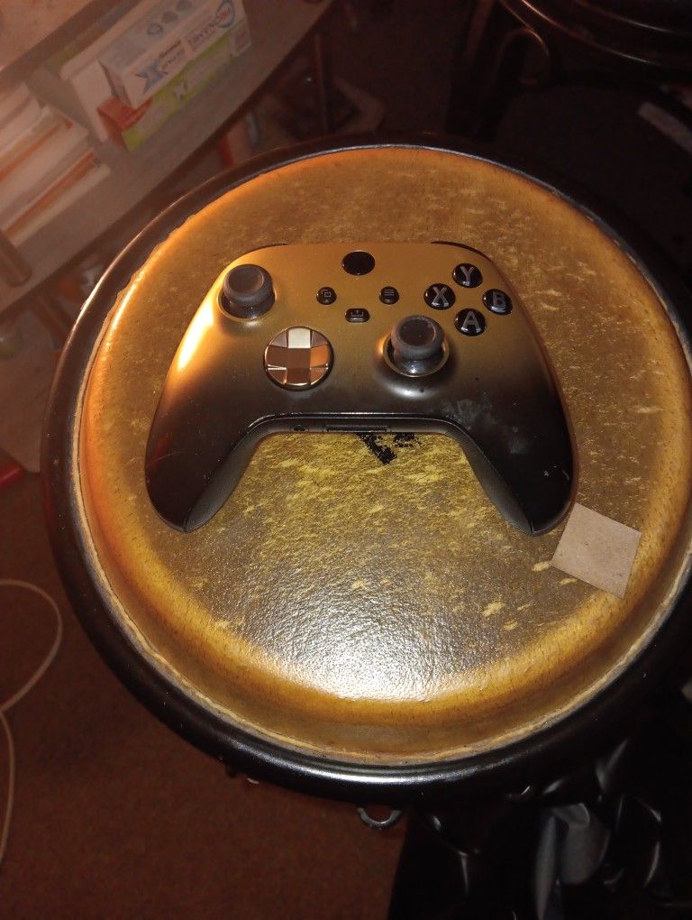 XBOX WIRELESS CONTROLLER