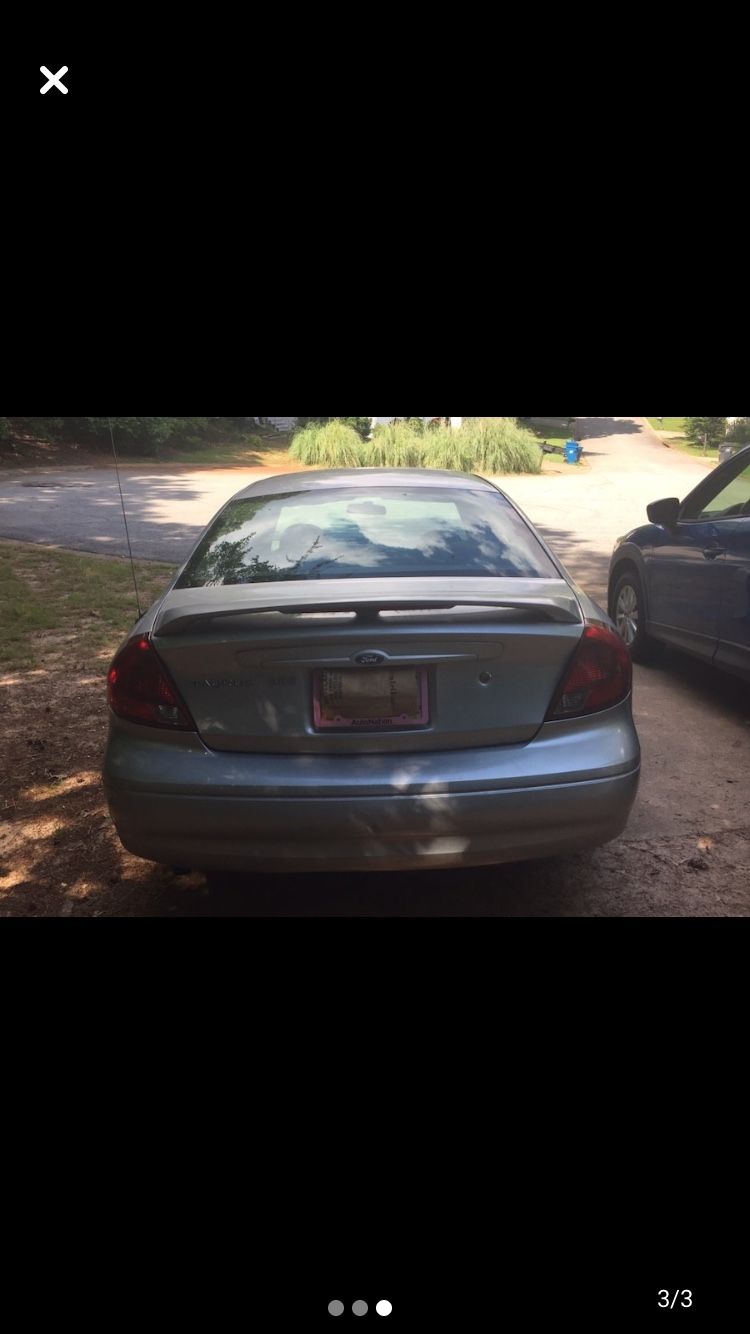 2003 Ford Taurus