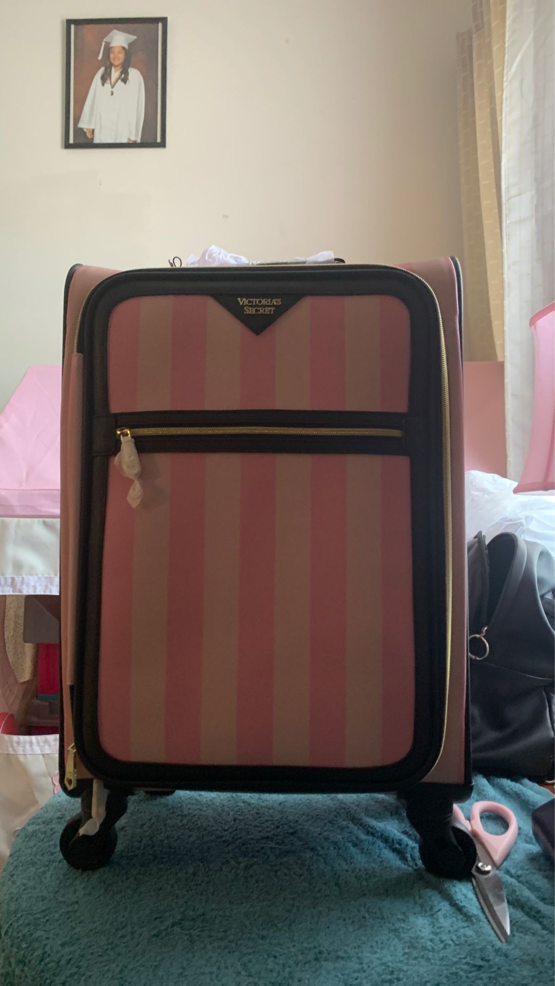 Maleta victoria secret for Sale in Miami FL OfferUp