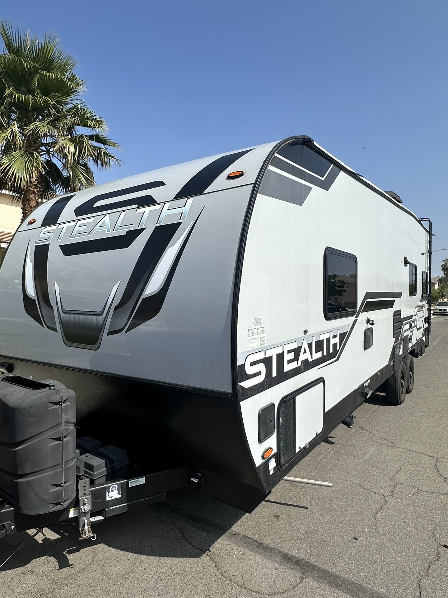 21 Forest River Stealth 2413 Toy hauler - Clean