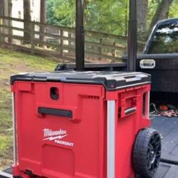 New Milwaukee 1-LARGE Drawer Rolling Box 