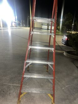 6ft Podium Ladder