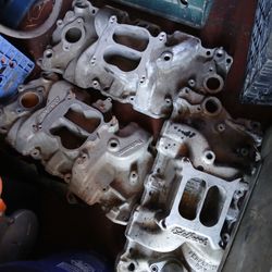 EDELBROCK ALUMINUM INTAKES!!! CHEVY SB!! 75$ EACH!150$ ALL 3!!!