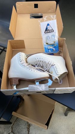 Jackson  artiste ice-skating shoes