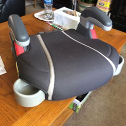 Toddler Booster Seat Price 15$.  Pick Up.  E.  Side. Tacoma 