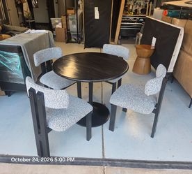 Table +4 chairs