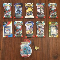 Pokémon Cards and Battle Figures 