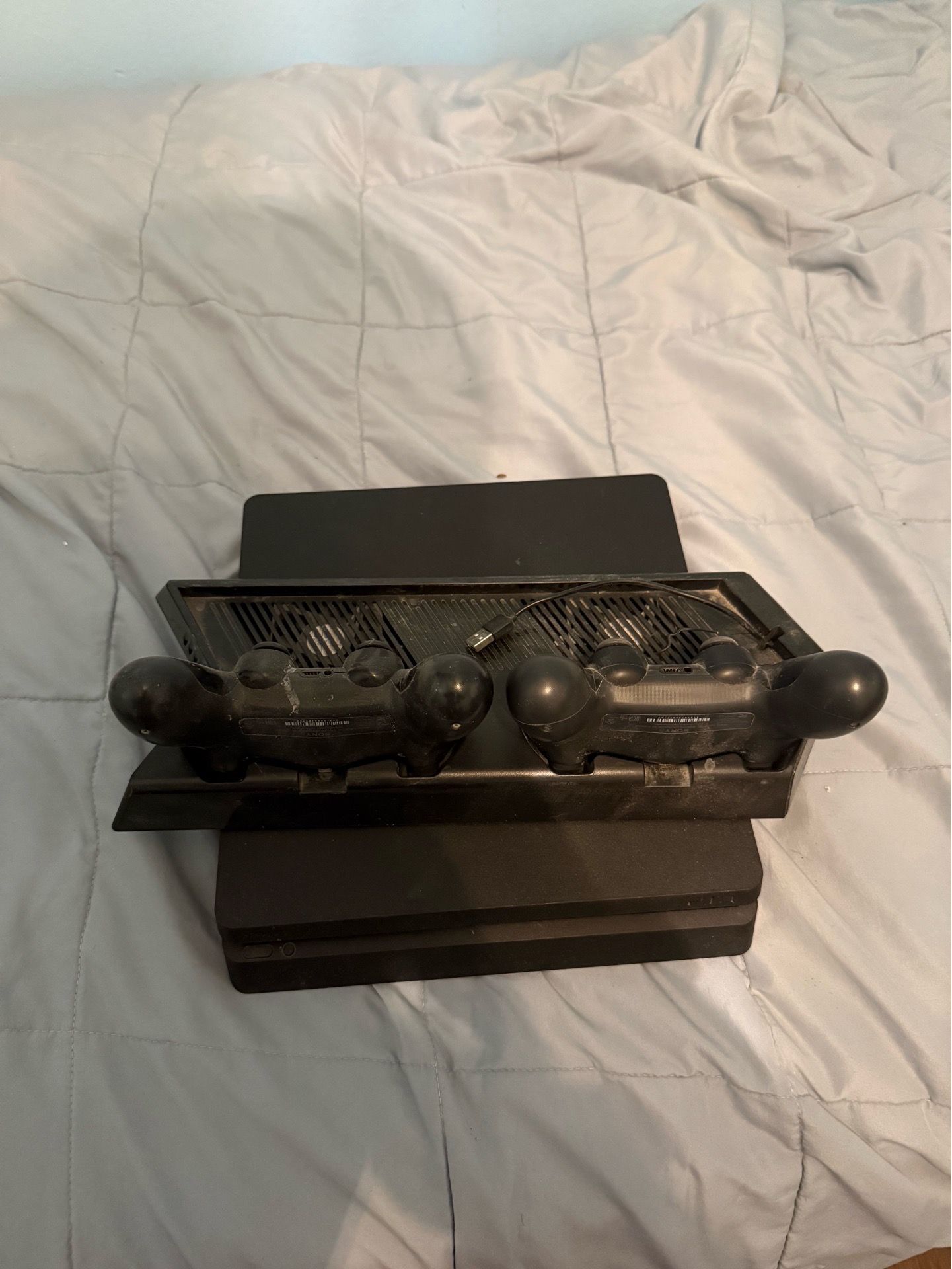 PS4 black
