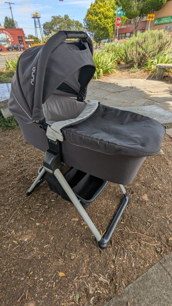 Nuna Mixx Stroller Bassinet And Stand Set