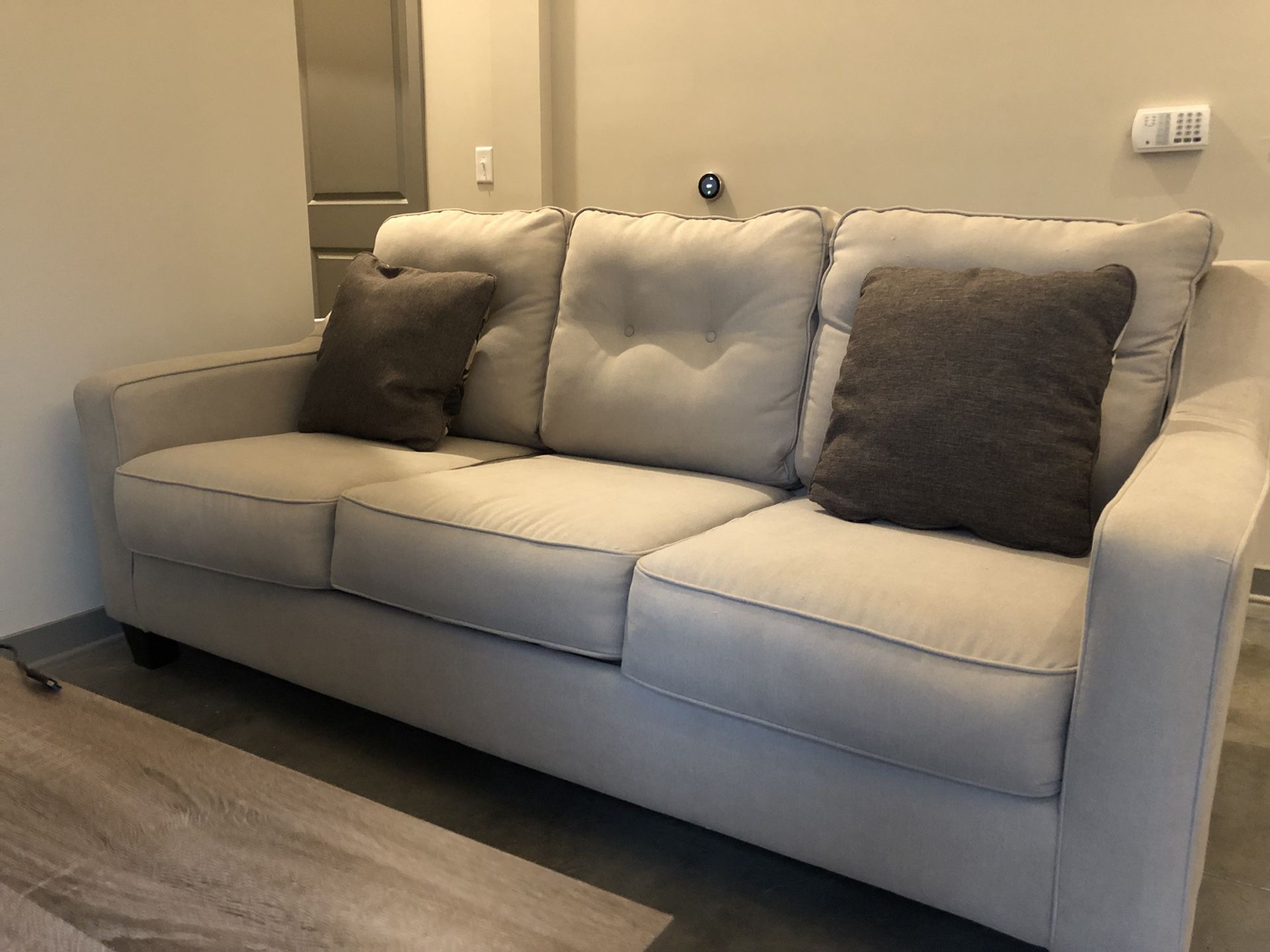 AMAZING COUCH! ALMOST BRAND NEW! $180