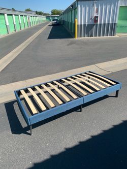 Twin platform frame (Blue Upholstered)