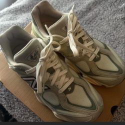 New Balance Green And Creme