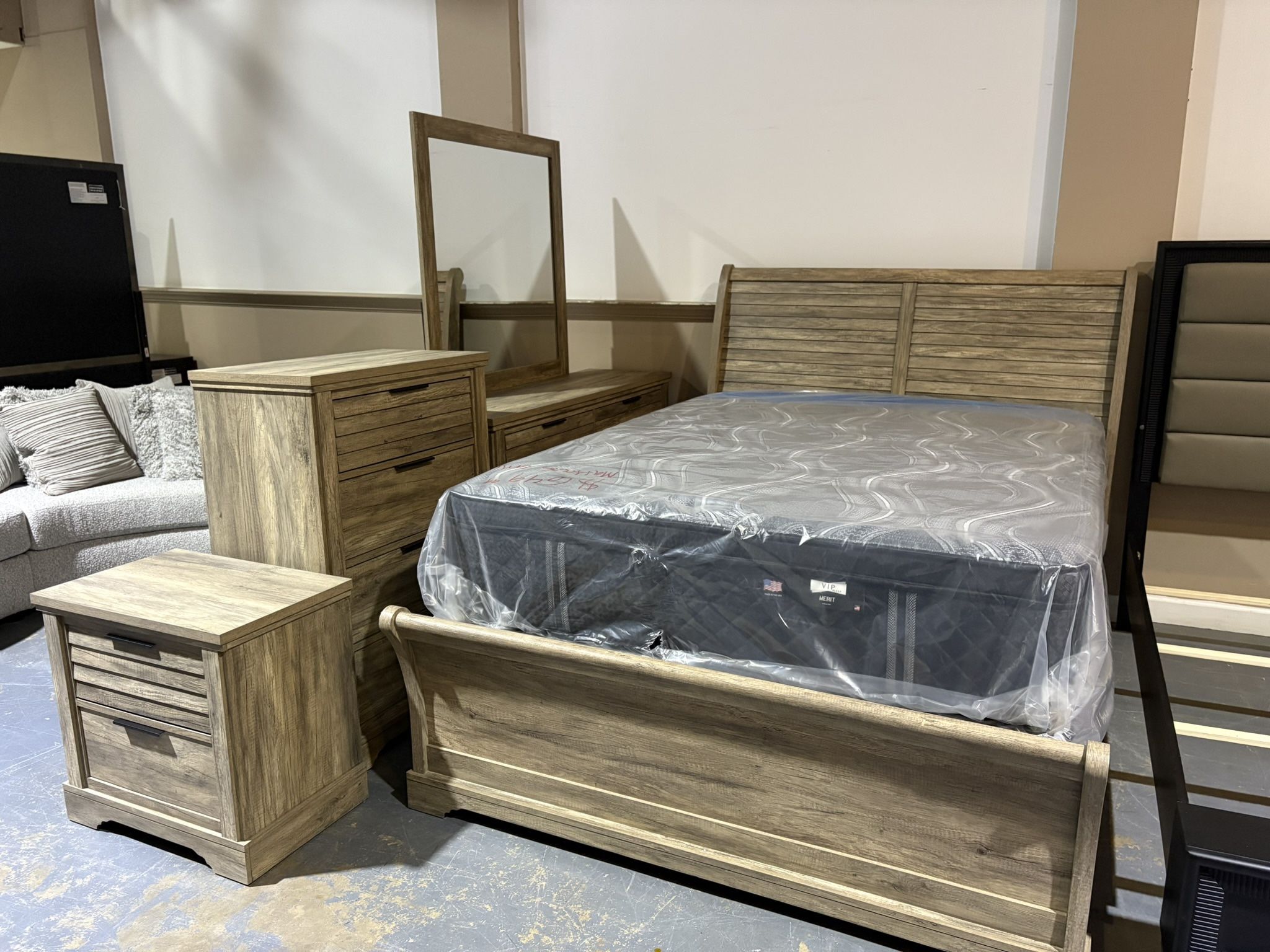 New Queen Bedroom Set