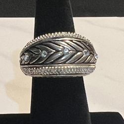 Men’s Large Silver Tone Pinky Stretch Fashion Ring with crystal diamond, accent no markings