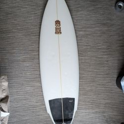 Akila Aipa Winged Twin 2+1 Surfboard