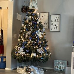 7 1/2 Feet Christmas Tree Very Full Branches