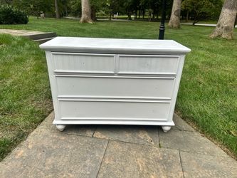 White Wood 4-Drawer Dresser with Bun Feet