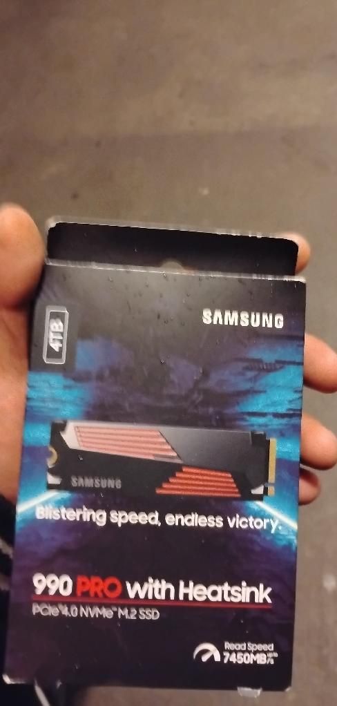 SAMSUNG  990 W/ HEAT SINK 4 TERA BITE 