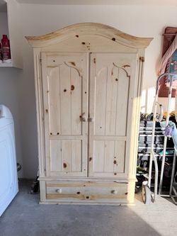 Ethan Allen Farmhouse Dresser/ NightStands/ Chest