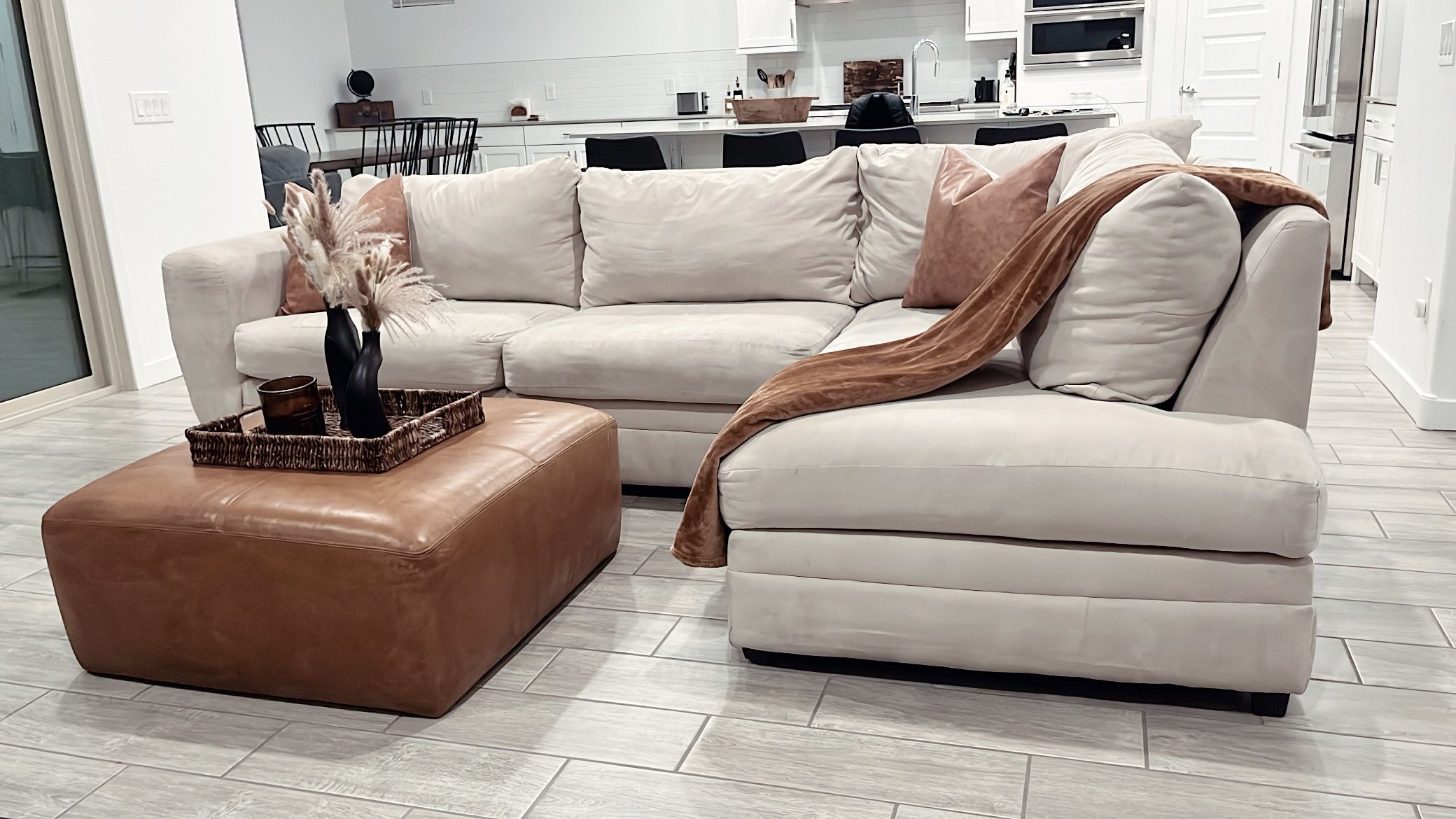 Cream L-shaped Right Arm Chaise Sectional Couch 