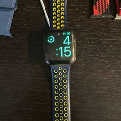 Apple Watch Series 7. GPS + Cellular. 45mm
