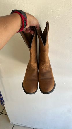 Women’s cowboy boots 9.5