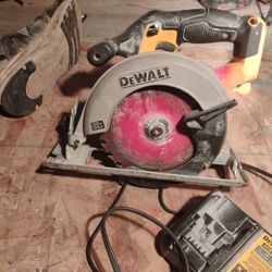 DeWalt 20 V Circular Saw And Drill With Battery And Charger 