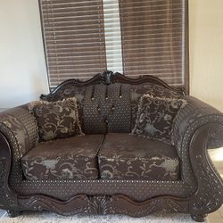 Couches/Sofas 