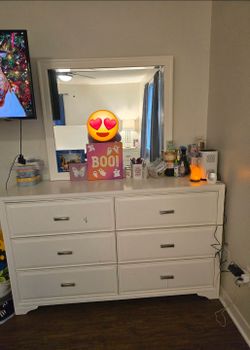 White 6-Drawer Dresser with Mirror