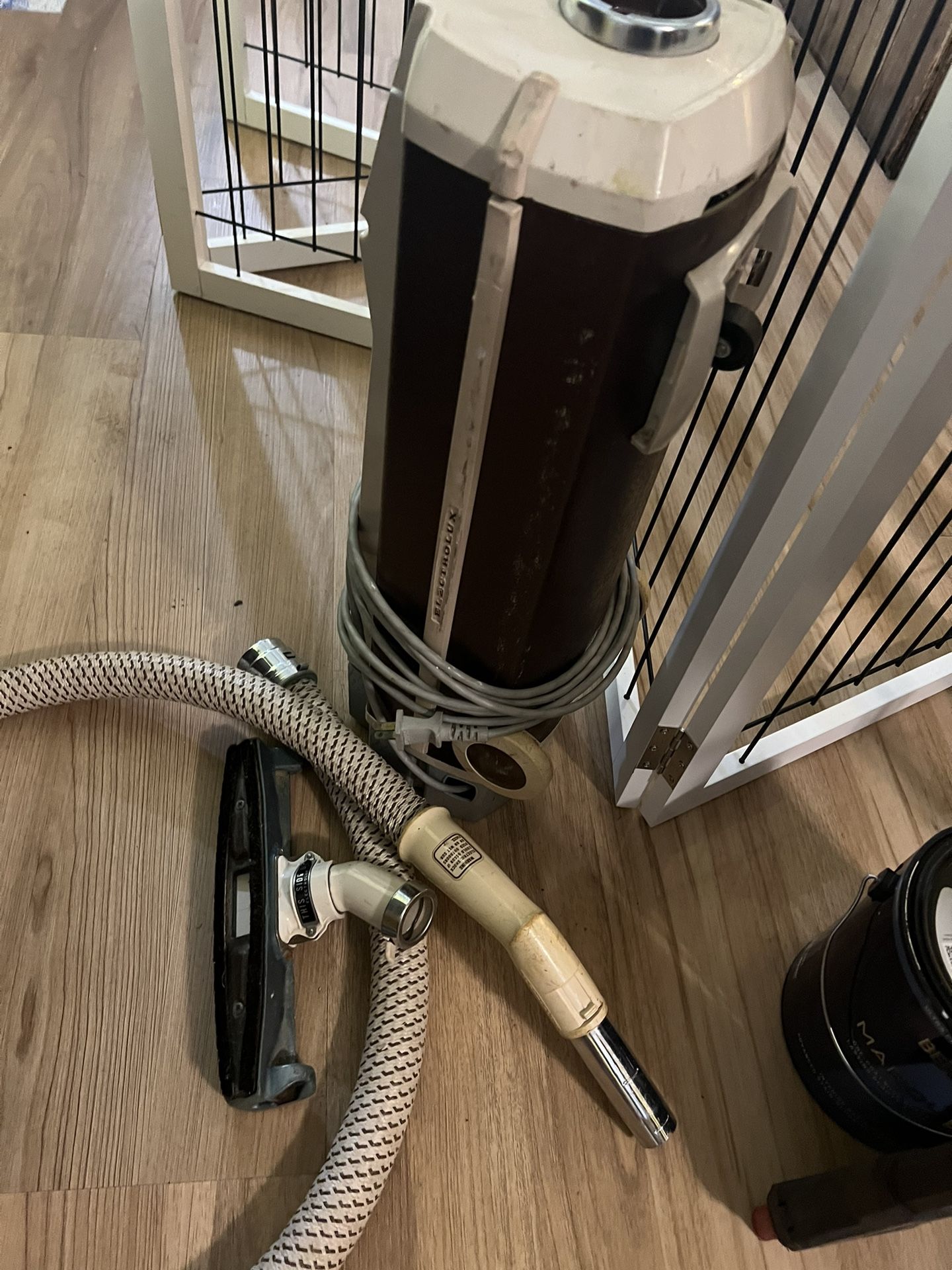 Electrolux canister vacuum