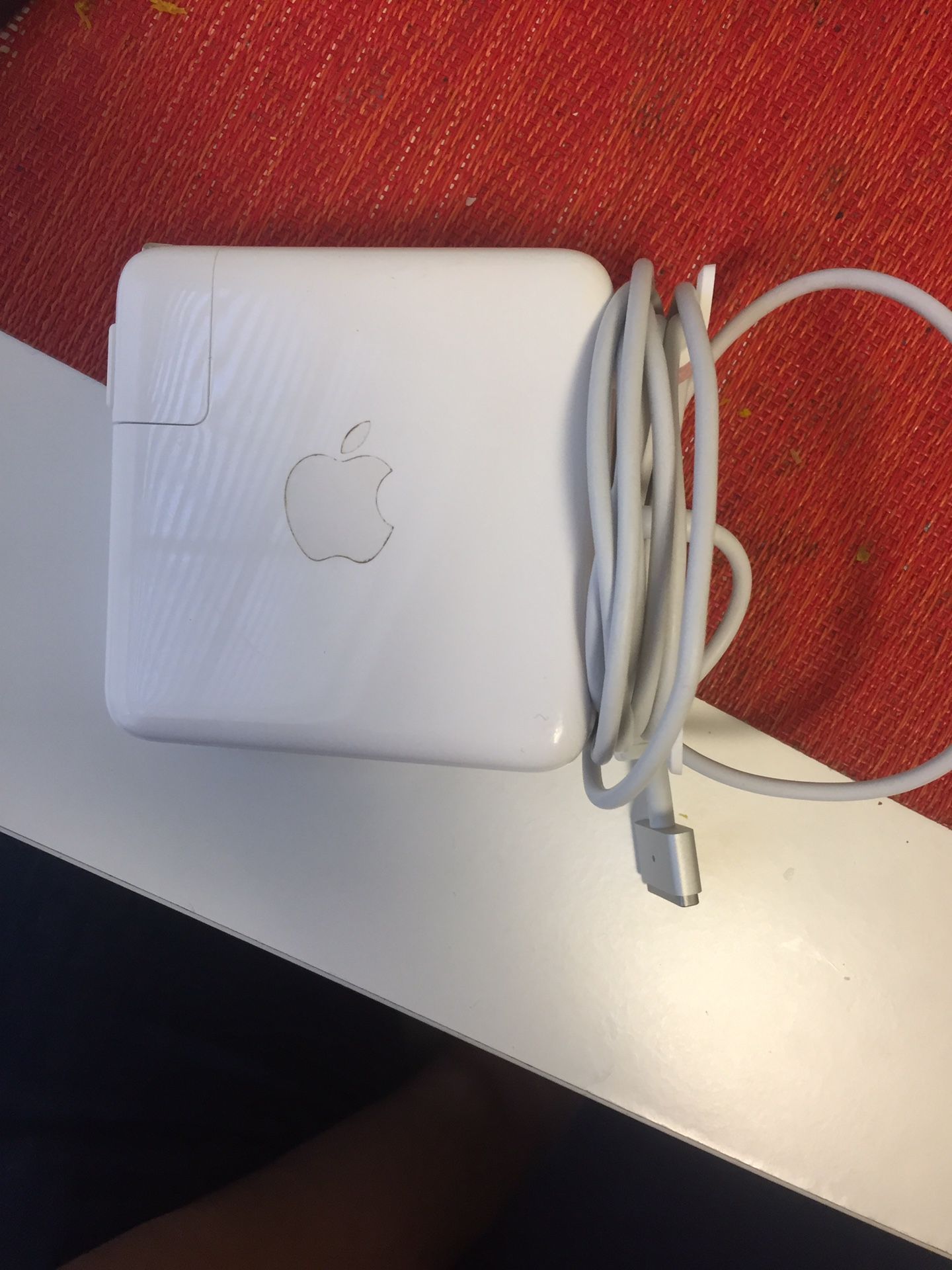 MacBook charger megasafe 2 85w