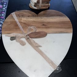 Cheeseboard with coaster set