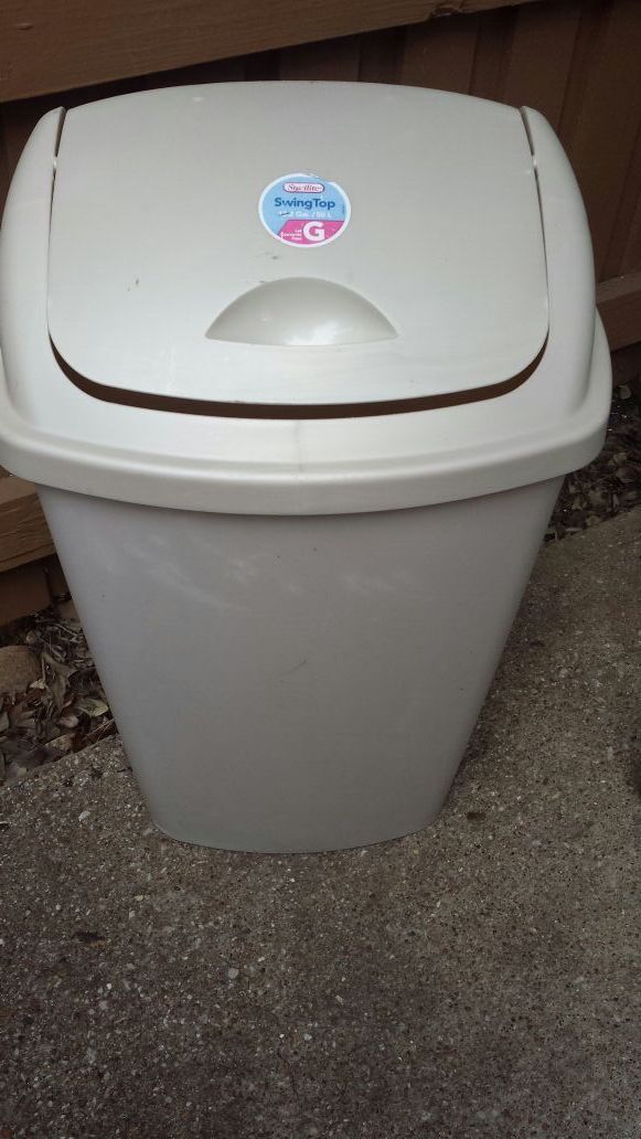 Trash can