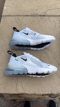 New Nike air max 270 white black shoes Women’s 5.5, Youth 4y