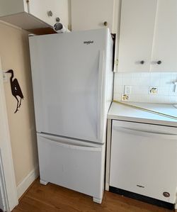 Whirlpool bottom freezer fridge